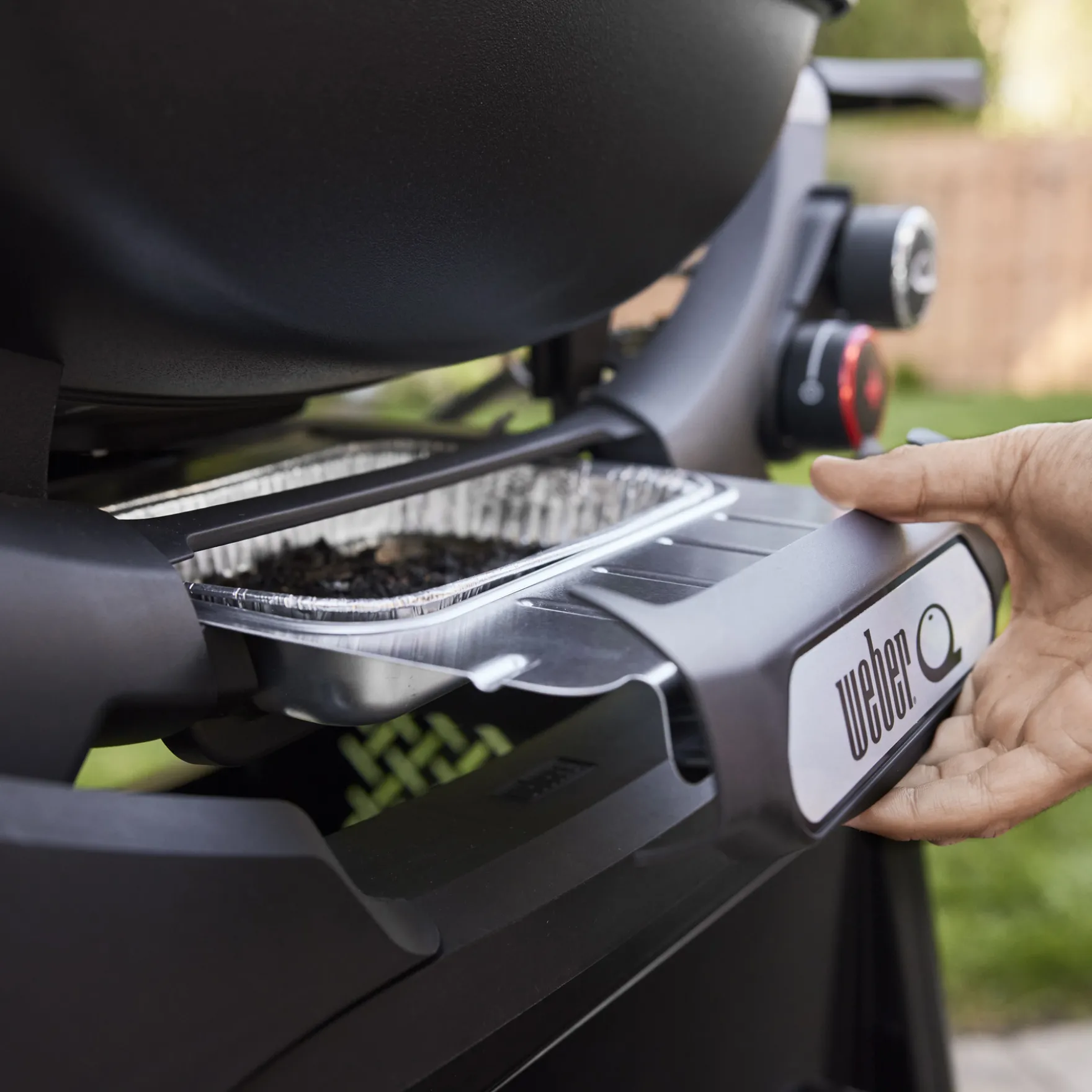 Q 2800N+ Gas Grill with Stand (Liquid Propane)