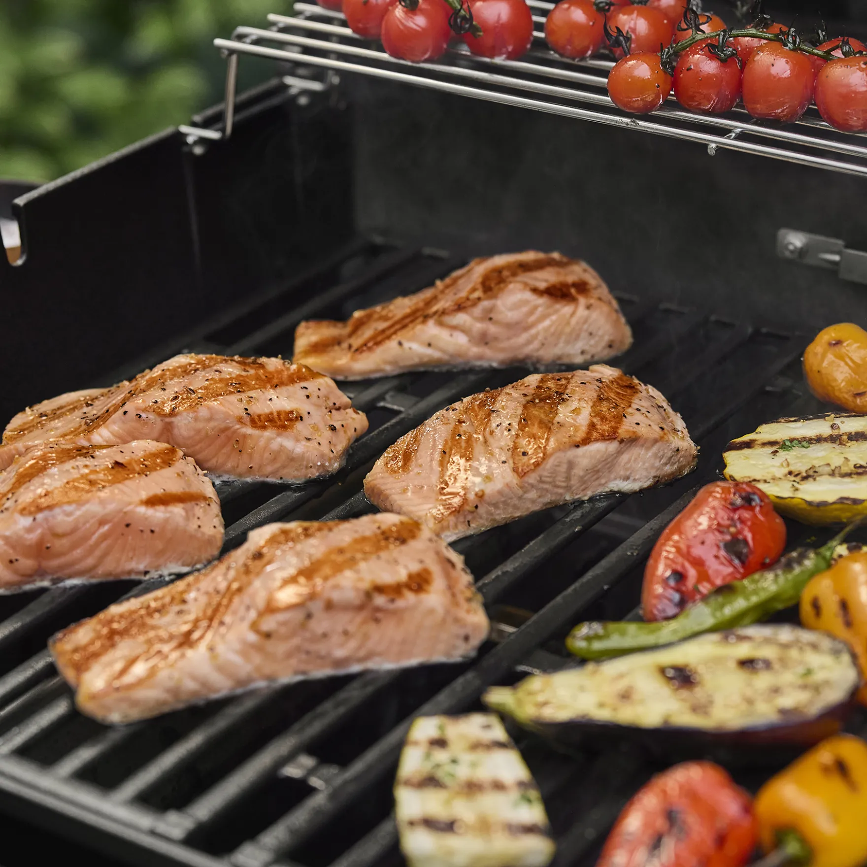 Spirit® S-425C Gas Grill (Liquid Propane)